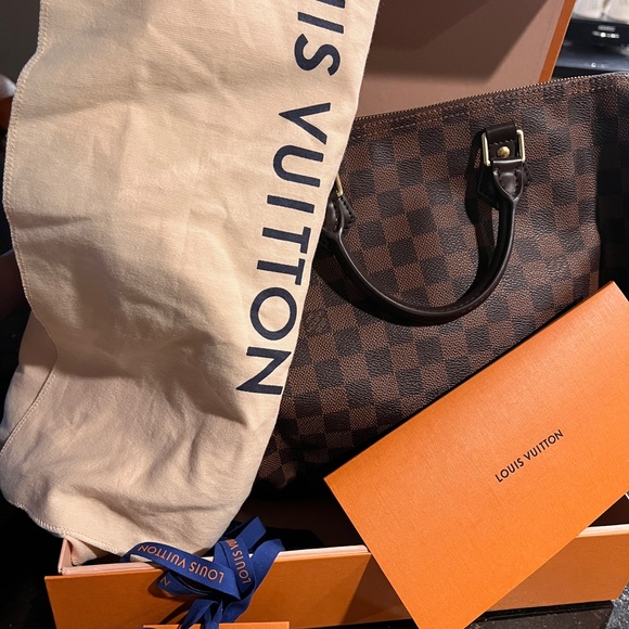 Authentic Louis Vuitton - Picture 8 of 11